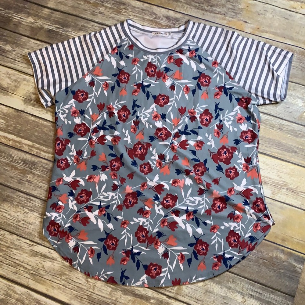 Ceasikery woman’s short sleeve floral print T-shirt